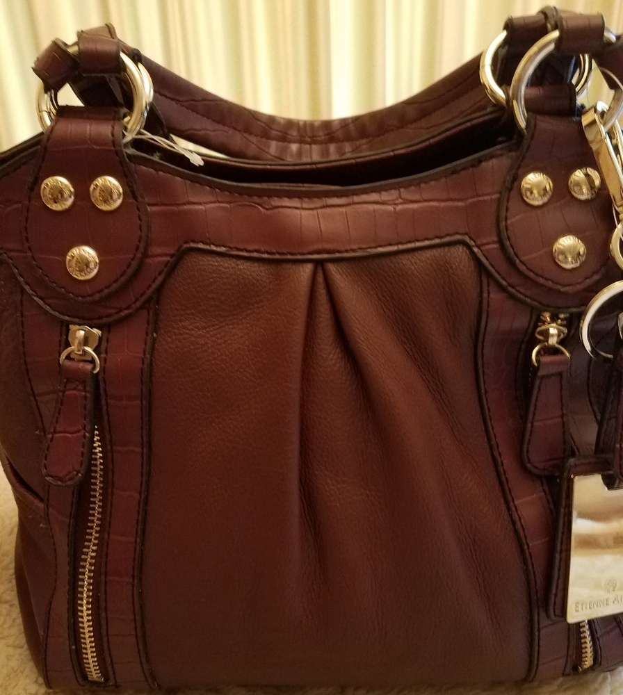 NWOT Gorgeous Leather Handbag